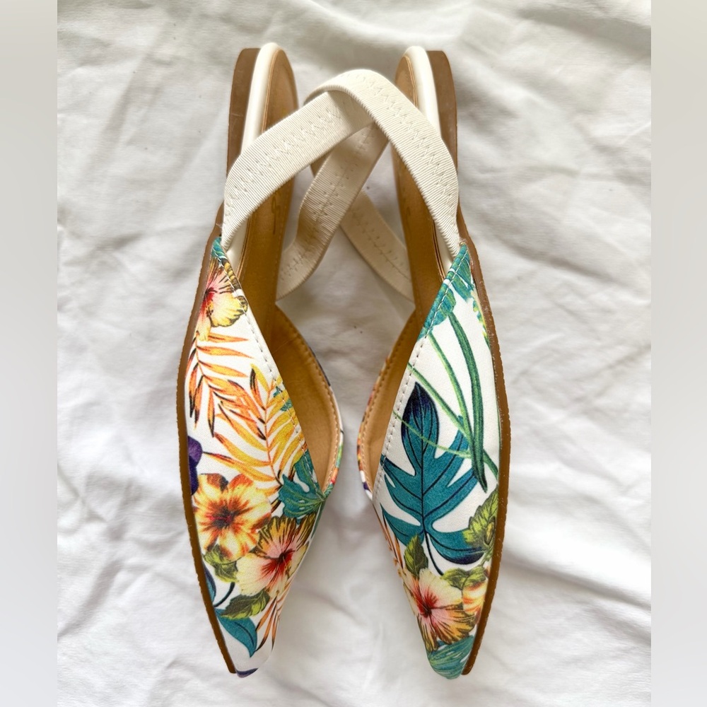 Lulus Mae White Floral Print Pointed Toe Slingback Flats | Size 6 | Like New - Picture 9 of 13